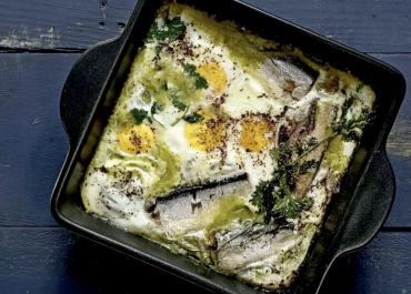 Eggs with sardines and green sauce